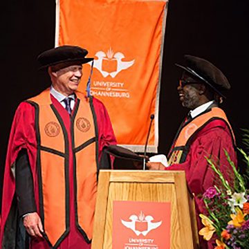 Prof Engle Uj