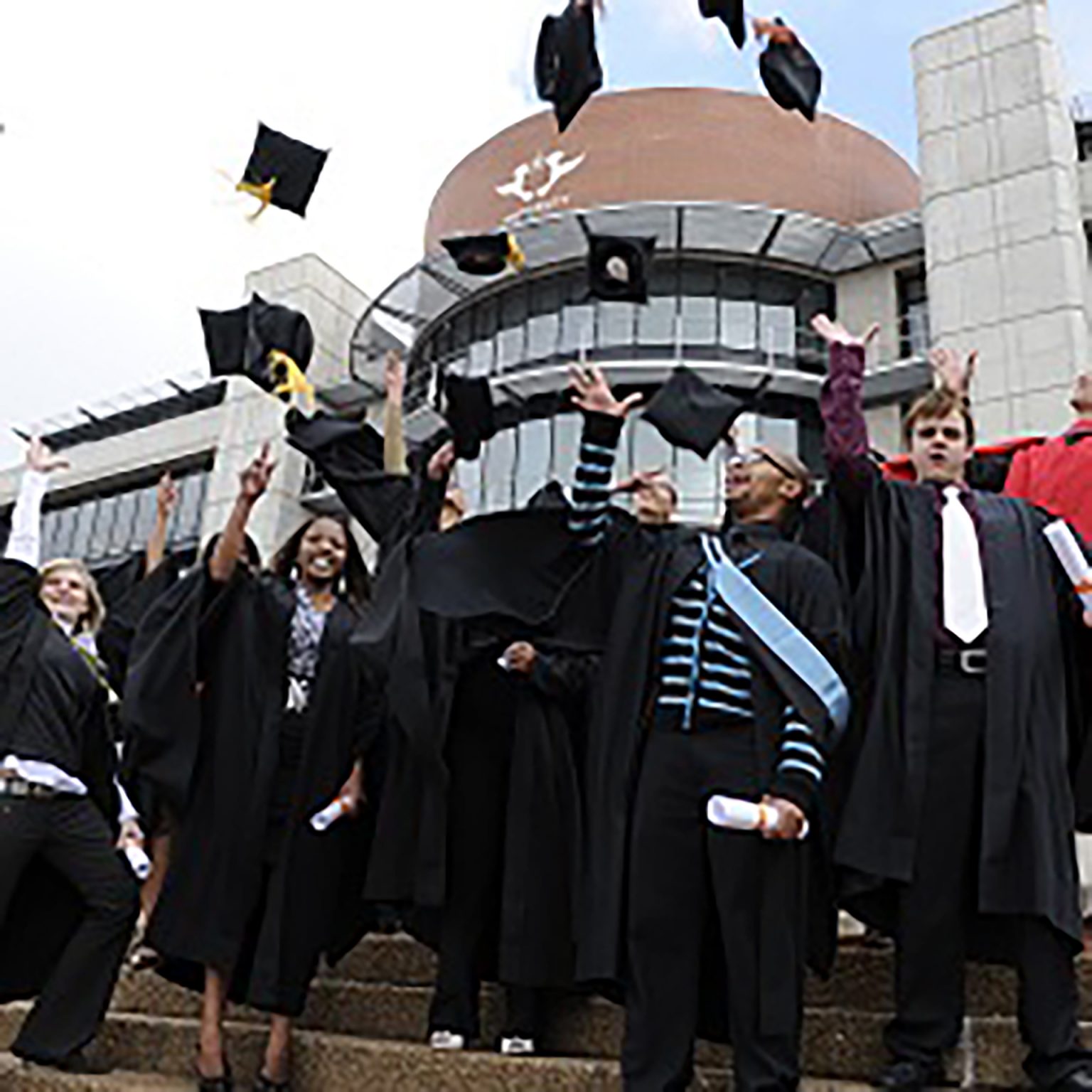 UJ awards 9,366 qualifications in its 2018 autumn graduation season