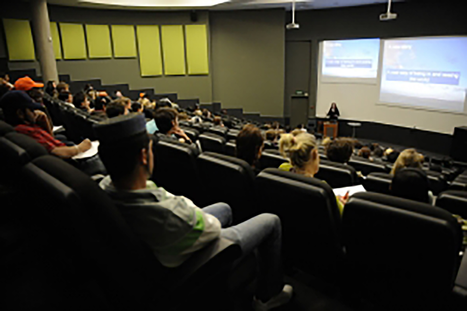 Uj Fada Auditorium