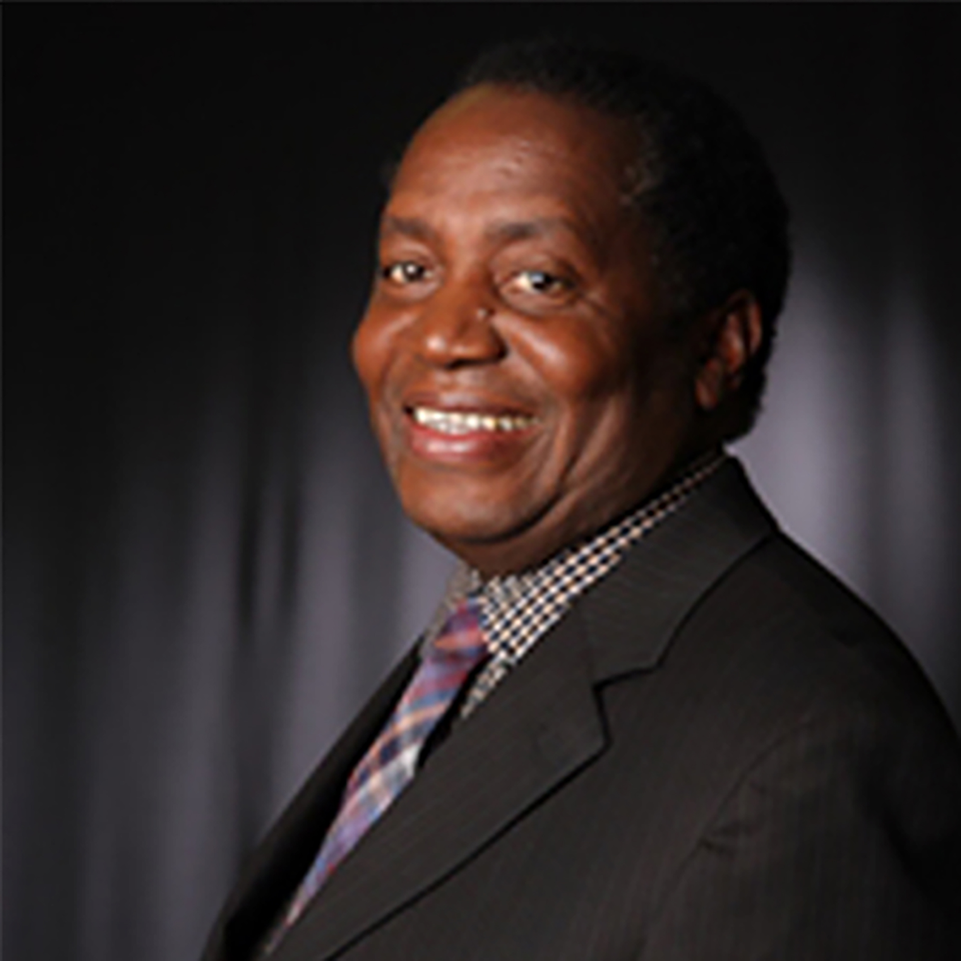 Prof Elias Mpofu