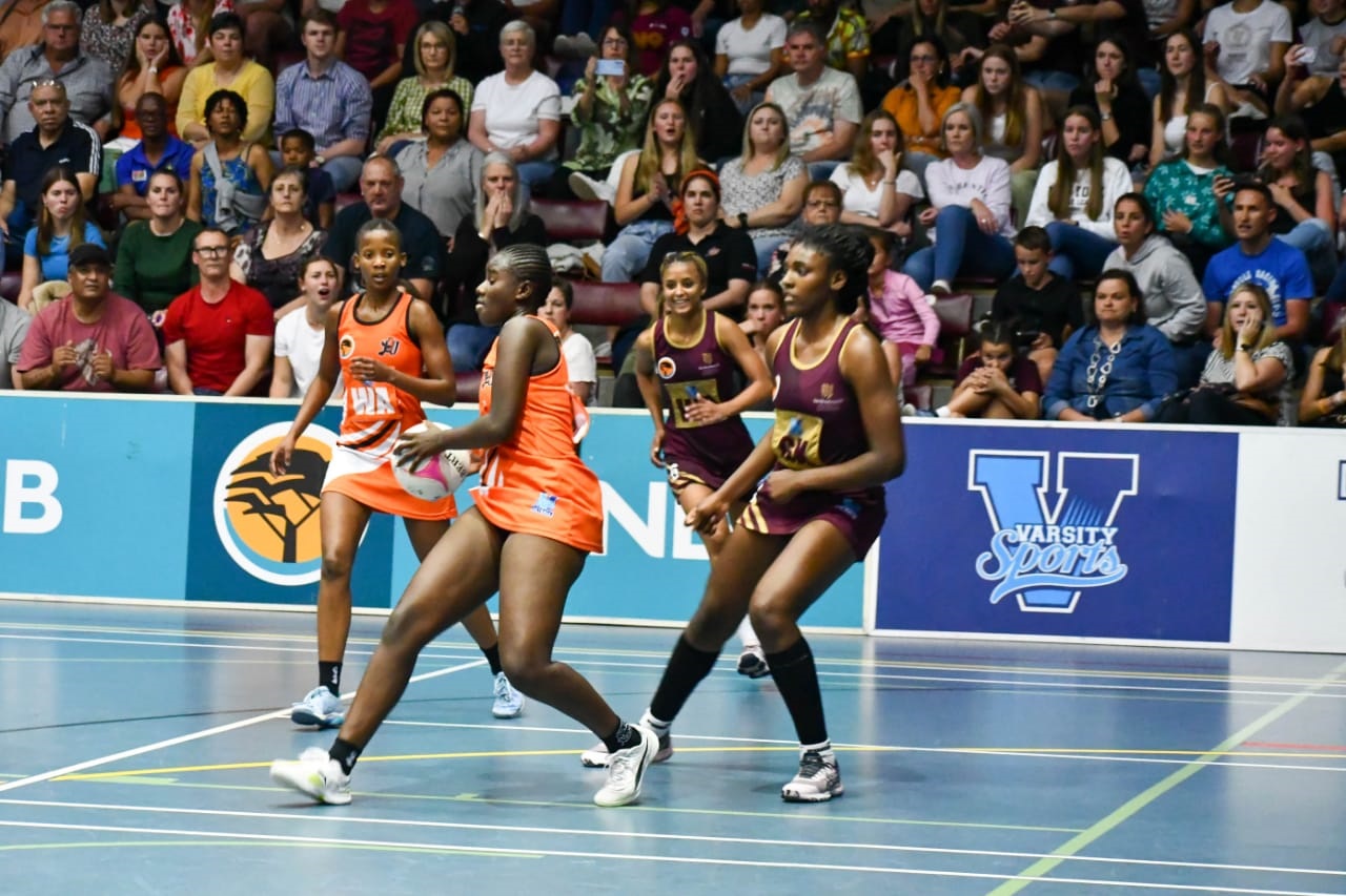 Nomfundo Mngomezulu kept UJ in the game by collecting enough points against Stellenbosch University in the semi-final of the 2022 FNB Varsity Netball tournament at Coetzenburg Hall in the Western Cape on Monday, 10 October 2022